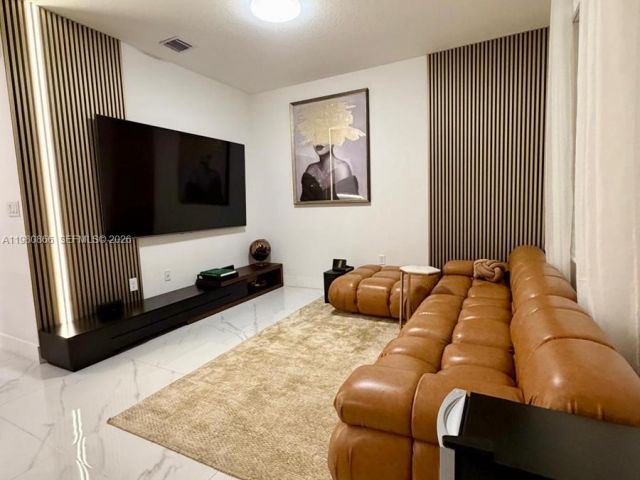 Продажа дома по адресу 2355 NW 125th St - фото 7527973