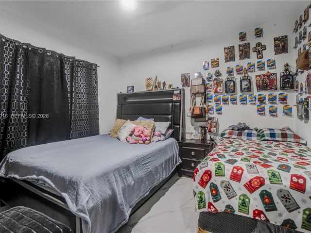 Продажа дома по адресу 1570 NE 9th St - фото 7459582