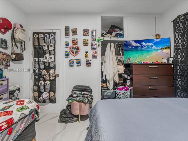 Продажа дома по адресу 1570 NE 9th St - фото 7459584