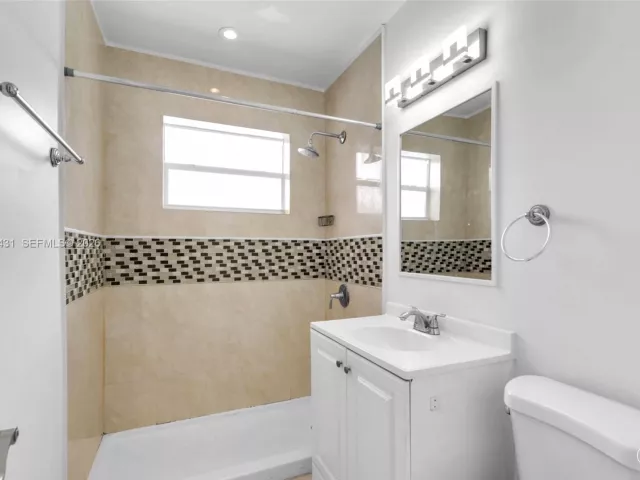 Продажа дома по адресу 1210 N 71st Ave - фото 7473232