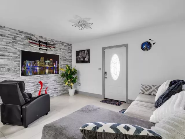 Продажа дома по адресу 1210 N 71st Ave - фото 7473223