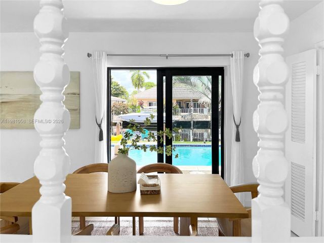 Продажа дома по адресу 151 SE 9th Ct - фото 7520562