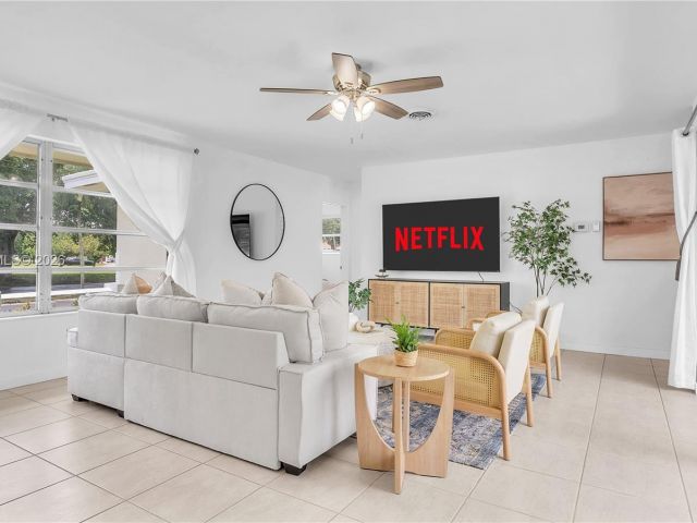 Продажа дома по адресу 151 SE 9th Ct - фото 7520568