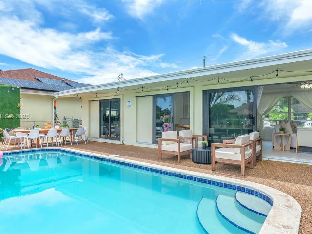 Продажа дома по адресу 151 SE 9th Ct - фото 7520573