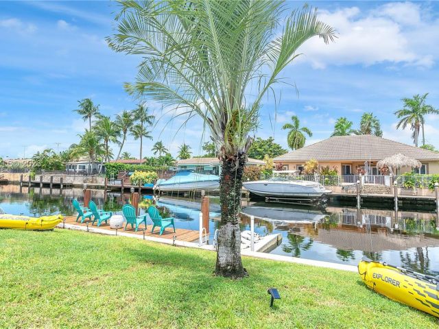 Продажа дома по адресу 151 SE 9th Ct - фото 7520575