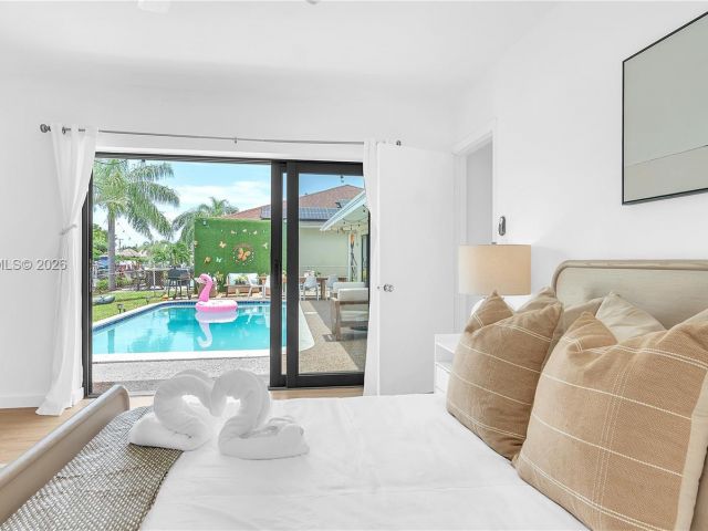 Продажа дома по адресу 151 SE 9th Ct - фото 7520577