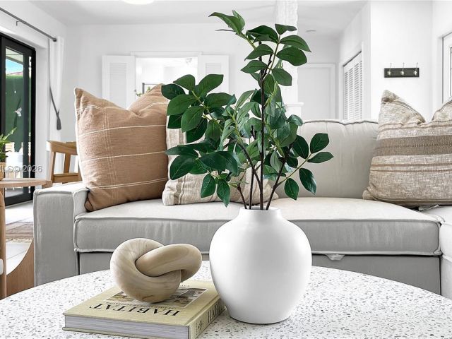 Дом в аренду по адресу 151 SE 9th Ct - фото 7478103