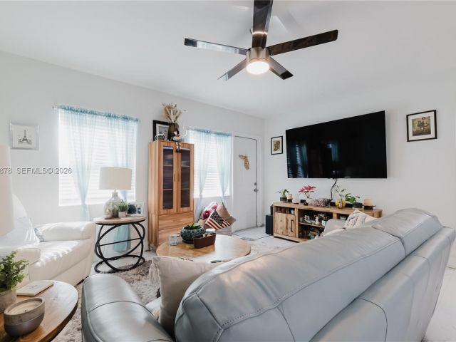 Продажа дома по адресу 2621 SW 12th Ter - фото 7482288