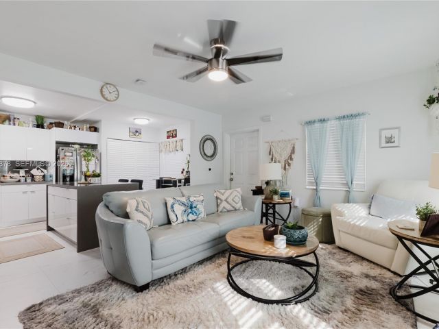 Продажа дома по адресу 2621 SW 12th Ter - фото 7482289