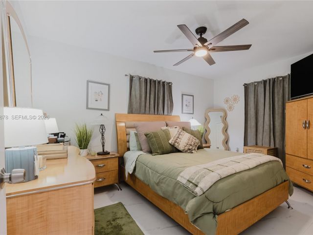 Продажа дома по адресу 2621 SW 12th Ter - фото 7482291