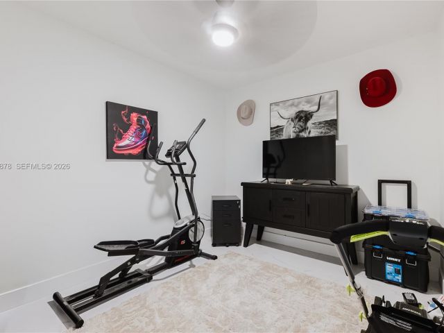 Продажа дома по адресу 2621 SW 12th Ter - фото 7482292