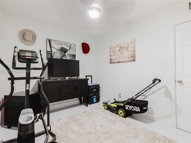 Продажа дома по адресу 2621 SW 12th Ter - фото 7482293