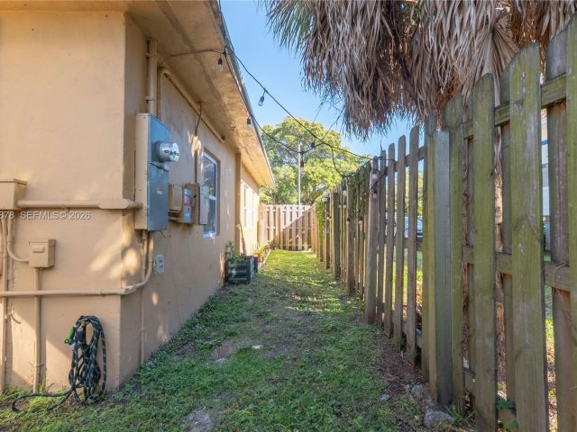 Продажа дома по адресу 2621 SW 12th Ter - фото 7482297