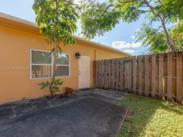 Продажа дома по адресу 2621 SW 12th Ter - фото 7482298