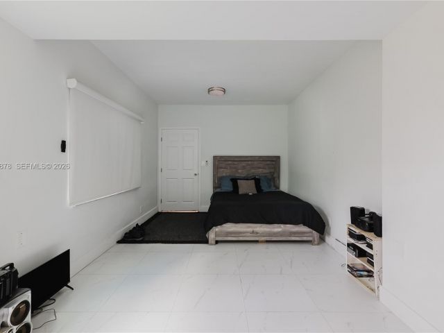 Продажа дома по адресу 2621 SW 12th Ter - фото 7482301