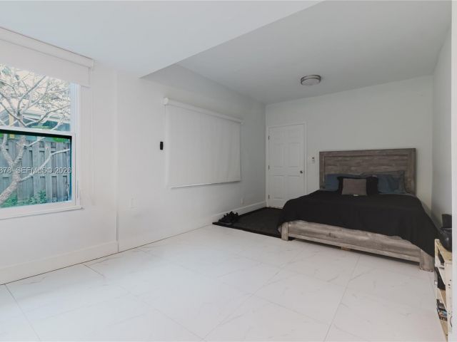 Продажа дома по адресу 2621 SW 12th Ter - фото 7482302