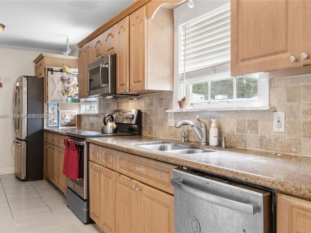 Дом в аренду по адресу 2118 Cleveland St - фото 7473126