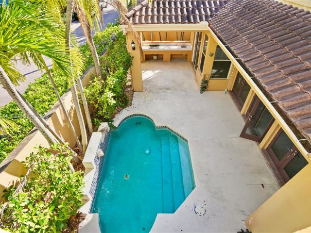 Продажа дома по адресу 3728 NE 208th Ter - фото 7476379