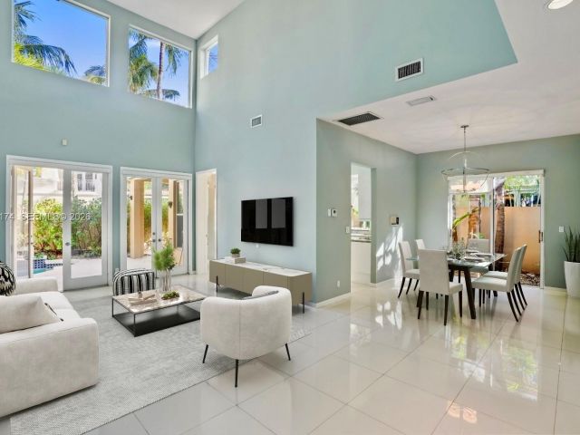 Продажа дома по адресу 3728 NE 208th Ter - фото 7476380