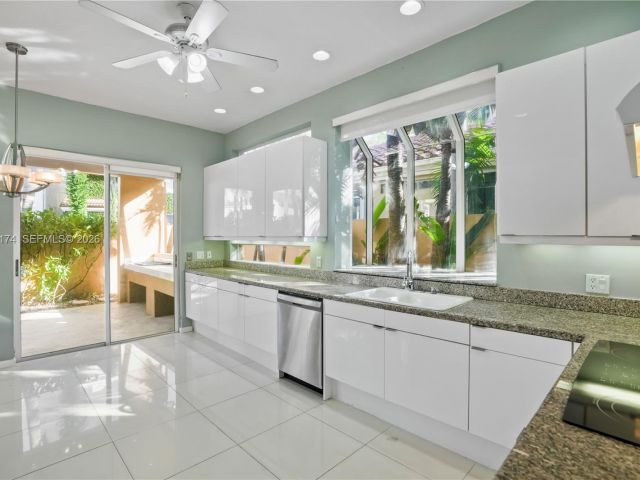 Продажа дома по адресу 3728 NE 208th Ter - фото 7476385