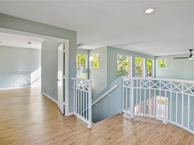 Продажа дома по адресу 3728 NE 208th Ter - фото 7476386