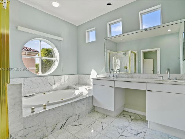 Продажа дома по адресу 3728 NE 208th Ter - фото 7476387