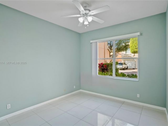 Продажа дома по адресу 3728 NE 208th Ter - фото 7476389