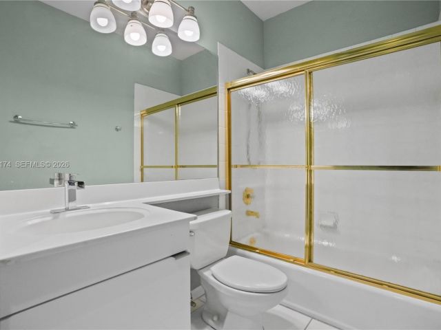 Продажа дома по адресу 3728 NE 208th Ter - фото 7476392