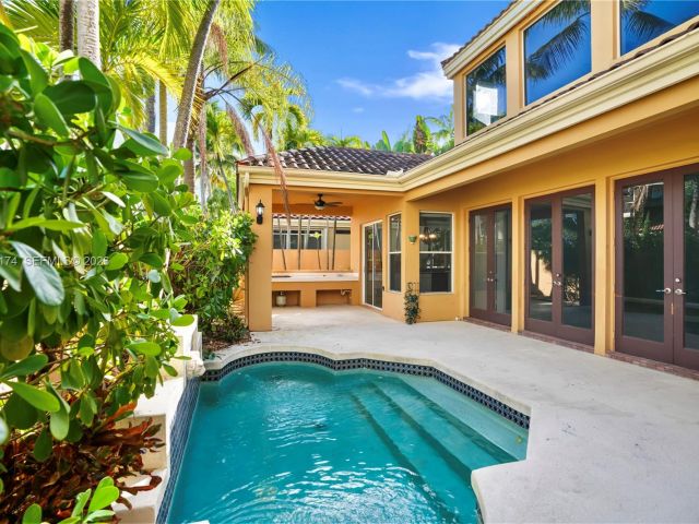 Продажа дома по адресу 3728 NE 208th Ter - фото 7476393