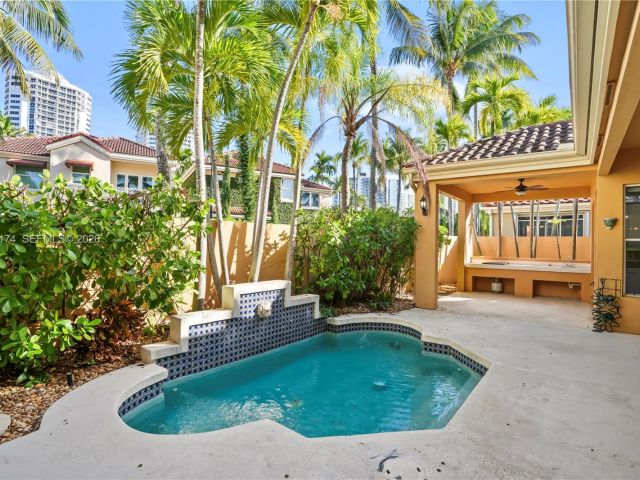 Продажа дома по адресу 3728 NE 208th Ter - фото 7476394