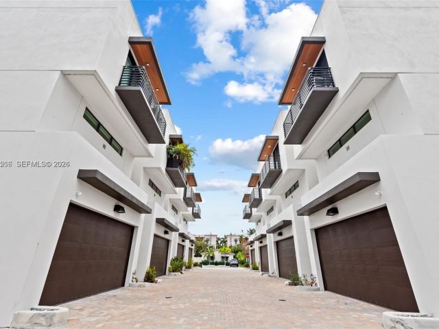 Дом в аренду по адресу 1056 N Victoria Park Rd - фото 7481998