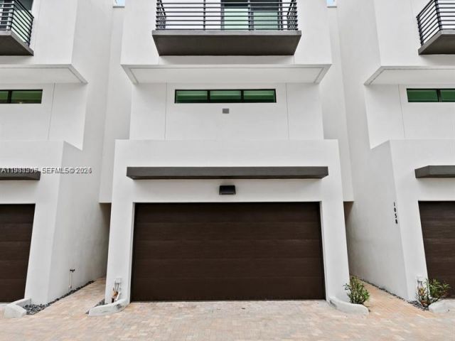 Дом в аренду по адресу 1056 N Victoria Park Rd - фото 7481999