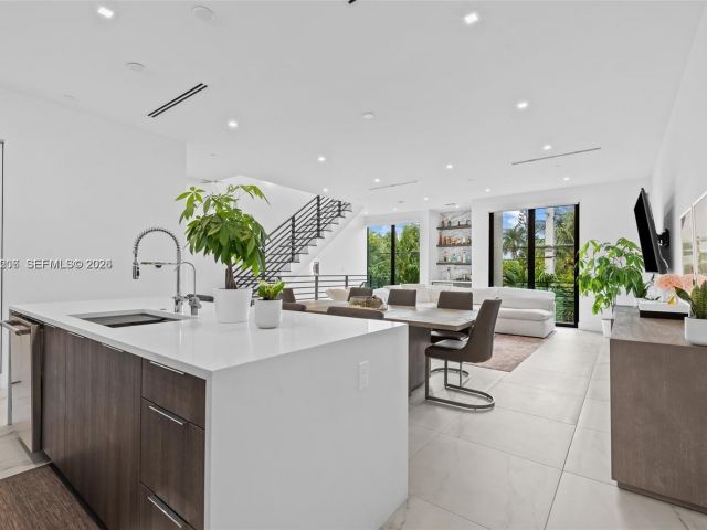 Дом в аренду по адресу 1056 N Victoria Park Rd - фото 7482000