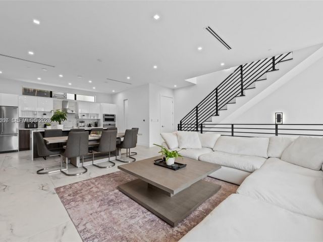 Дом в аренду по адресу 1056 N Victoria Park Rd - фото 7482001