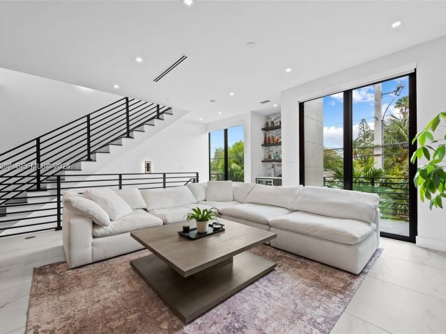 Дом в аренду по адресу 1056 N Victoria Park Rd - фото 7482003