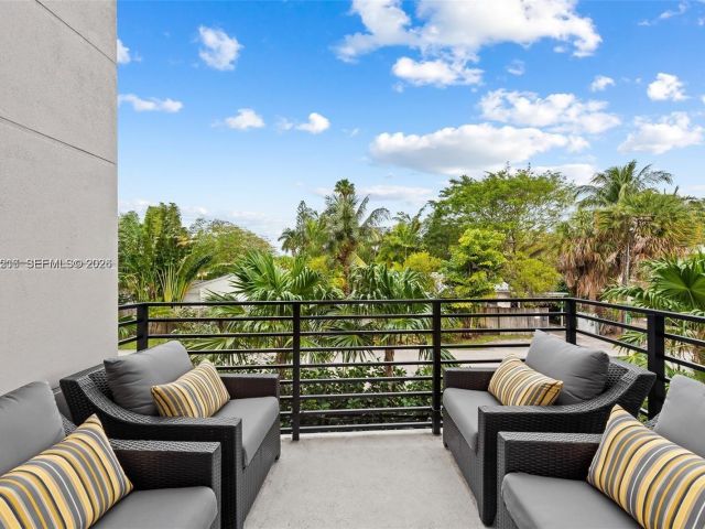 Дом в аренду по адресу 1056 N Victoria Park Rd - фото 7482006