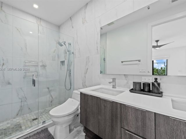 Дом в аренду по адресу 1056 N Victoria Park Rd - фото 7482011