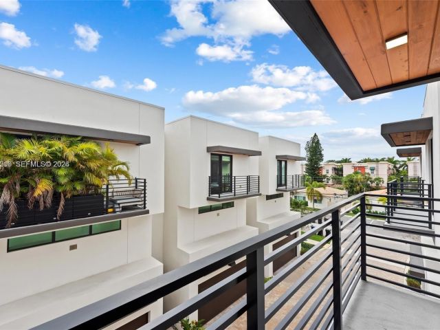 Дом в аренду по адресу 1056 N Victoria Park Rd - фото 7482012