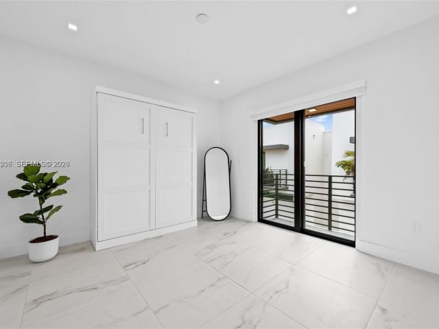 Дом в аренду по адресу 1056 N Victoria Park Rd - фото 7482014