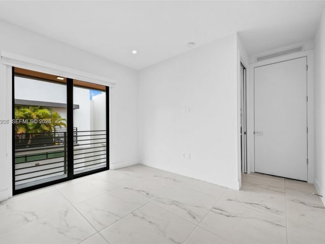 Дом в аренду по адресу 1056 N Victoria Park Rd - фото 7482015