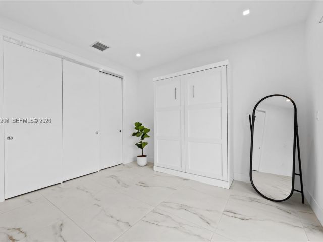 Дом в аренду по адресу 1056 N Victoria Park Rd - фото 7482016