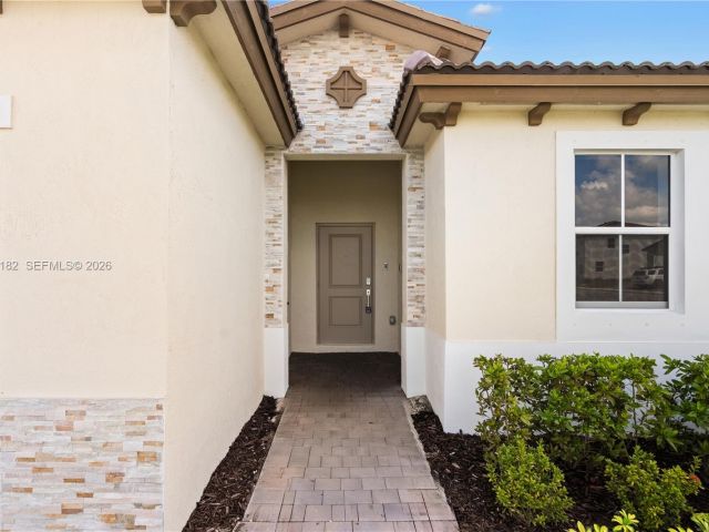 Дом в аренду по адресу 2310 SE 28th Dr - фото 7457418