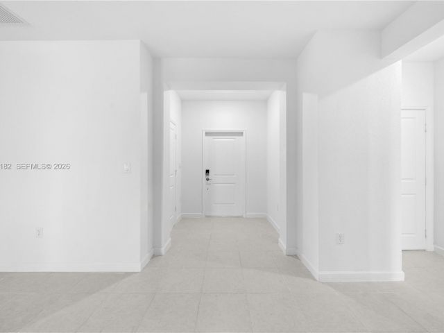 Дом в аренду по адресу 2310 SE 28th Dr - фото 7457419