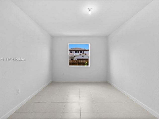 Дом в аренду по адресу 2310 SE 28th Dr - фото 7457421