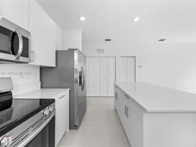 Дом в аренду по адресу 2310 SE 28th Dr - фото 7457424