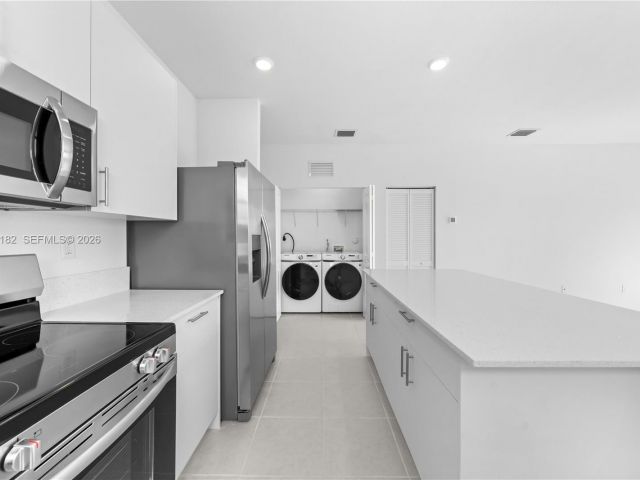 Дом в аренду по адресу 2310 SE 28th Dr - фото 7457425