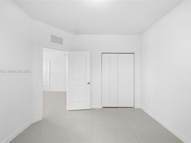 Дом в аренду по адресу 2310 SE 28th Dr - фото 7457430