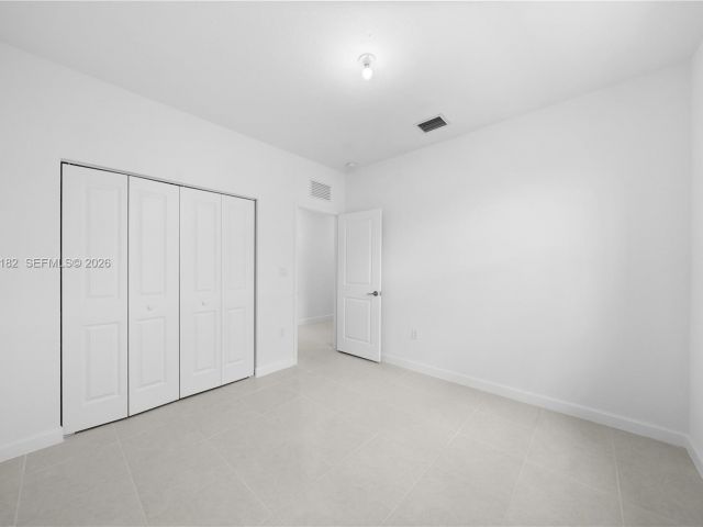 Дом в аренду по адресу 2310 SE 28th Dr - фото 7457432