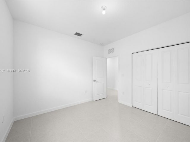 Дом в аренду по адресу 2310 SE 28th Dr - фото 7457433