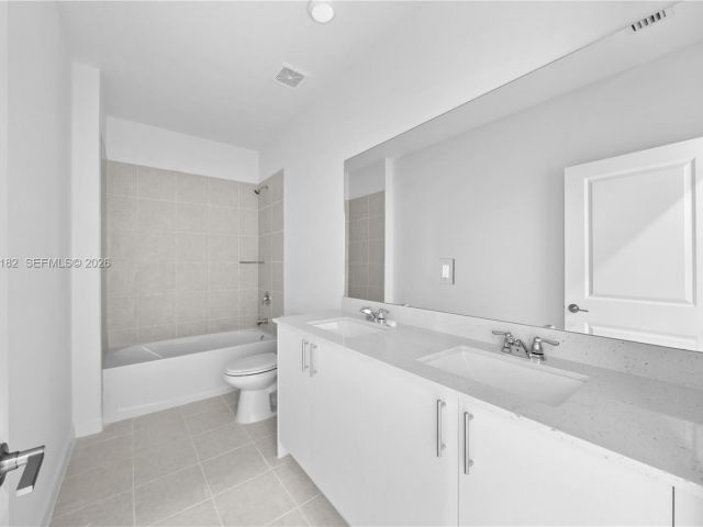 Дом в аренду по адресу 2310 SE 28th Dr - фото 7457434